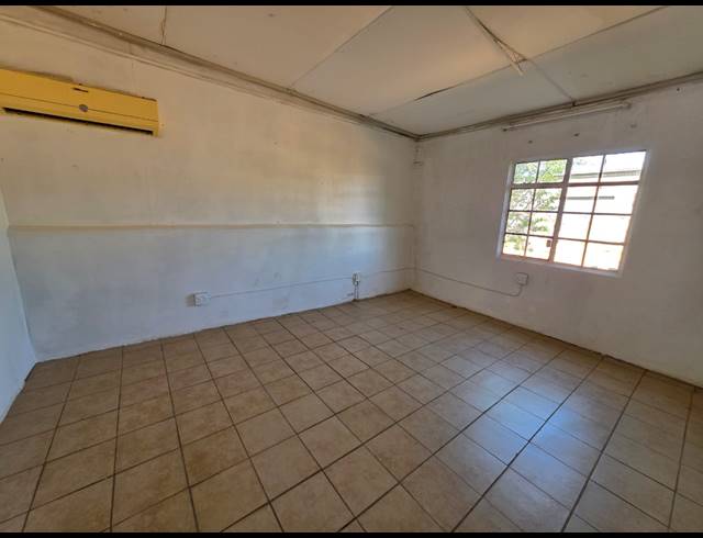 1,450M² BUILDING FOR SALE IN VAALPARK